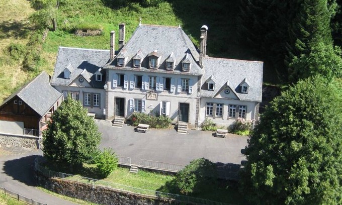 Saint-Vincent-de-Salers Apartment | Apartment Saint-Vincent-de-Salers, 1 bedroom, 2 persons