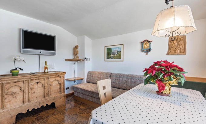 Selva di Val Gardena Apartment | Apartment “Panoramico Haus Forelle” on the Slopes with Mountain View & Garden