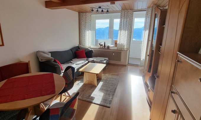 Treffen Apartment | Apartment 'Simone's Mountain' with Mountain View, Shared Garden and Wi-Fi