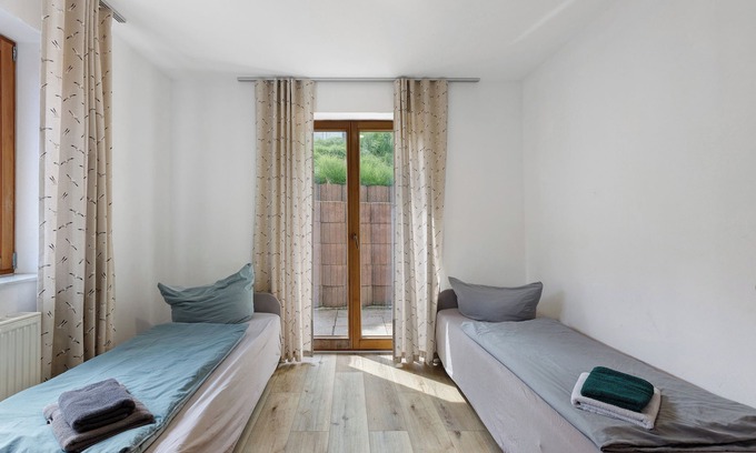 Radolfzell am Bodensee Apartment | Apartment 'Wohnen Auf Zeit' with Mountain View and Wi-Fi
