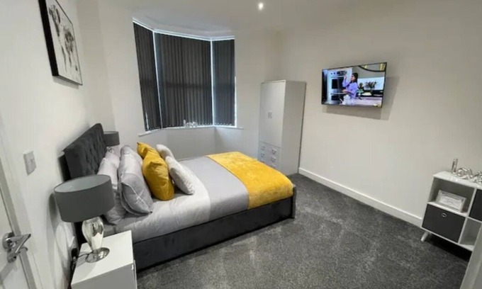 South Shore Apartment | Apartment 1 Claredon (up to 4)