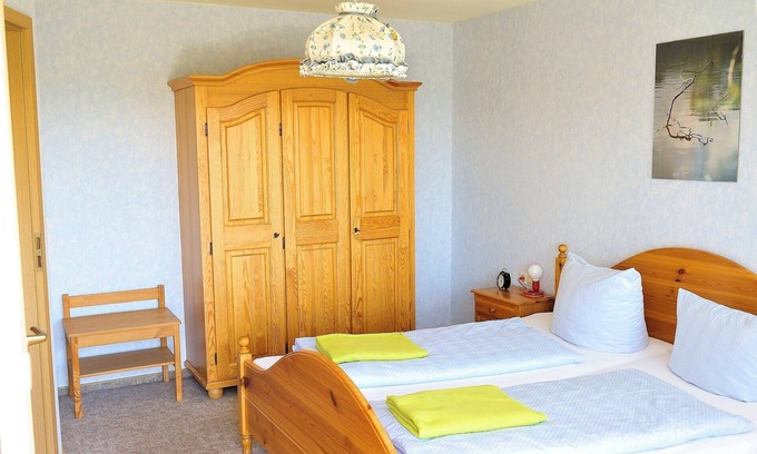 Kressbronn Apartment | Apartment '1, 53qm, Balkon' with Shared Pool, Shared Terrace and Wi-Fi