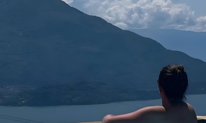 Burano Apartment | Apartment '1' with Lake View, Shared Pool and Wi-Fi