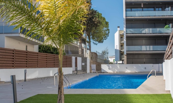 Torredembarra Apartment | Apartment 100m beach and train with free parking