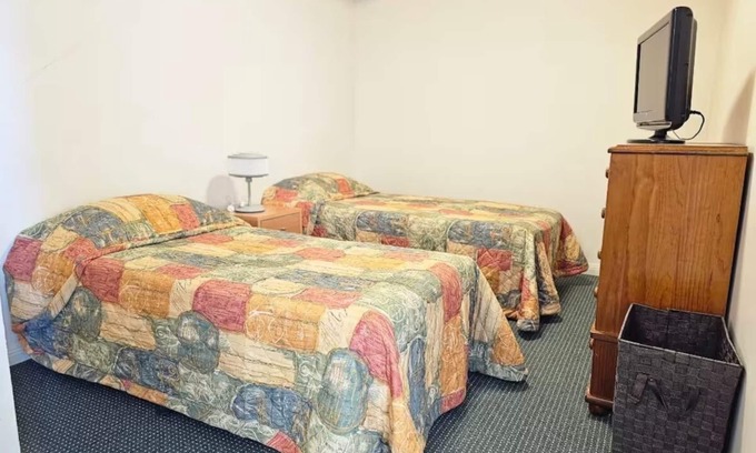 Jindabyne Apartment | Apartment 16 Lakeview Plaza Motel