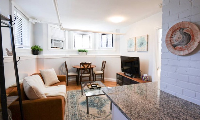 Allston Apartment | Apartment ∙ 2 bedrooms ∙ 6 guests
