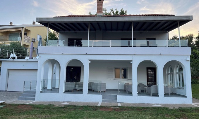 Cizici Apartment | Apartment 2 - Exclusive vacation apartment with sea view and pool