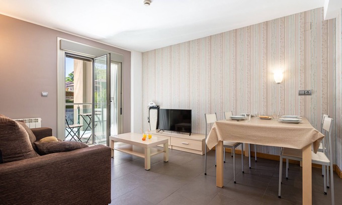 Cangas de Onis Apartment | Apartment '2ºa Apartamento 2 Adultos Y 2 Niños' with Balcony and Wi-Fi
