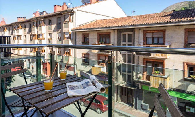 Cangas de Onis Apartment | Apartment '2ºb Apartamento 2 Adultos Y 1 Niño' with Balcony and Wi-Fi