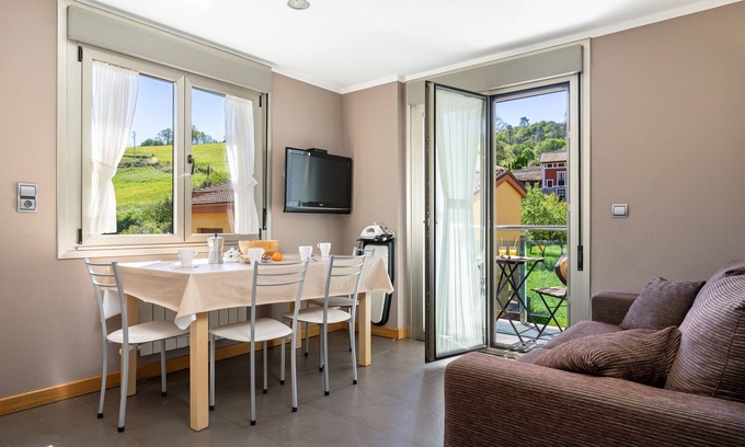 Cangas de Onis Apartment | Apartment '2ºd Apartamento 4 Adultos' with Balcony and Wi-Fi