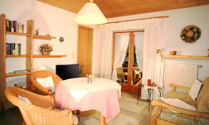 Kreuzfeld Apartment | Apartment 3 for 2 persons with balcony, 40 sqm, kitchen-living room, 1 bedroom