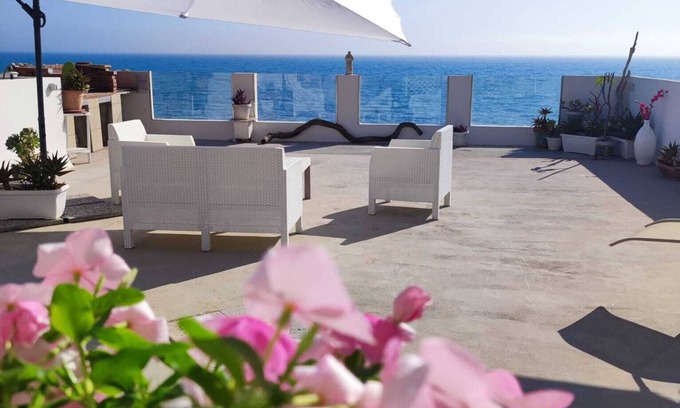 Seccagrande Apartment | "Apartment 4- 5 places" with terrace by the sea, barbecue, chairs, deck chairs.