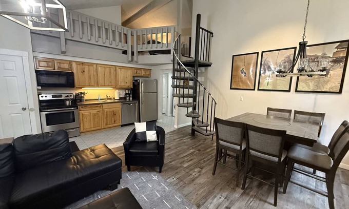 Boyne Falls Apartment | Apartment ∙ 4 bedrooms ∙ 12 guests