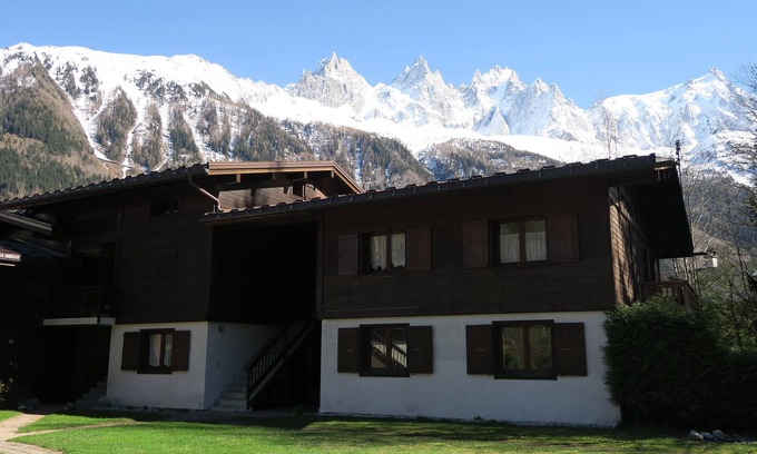 Les Praz-de-Chamonix Apartment | Apartment, 5 min from cable car, Mont Blanc view, sleeps 4, WIFI
