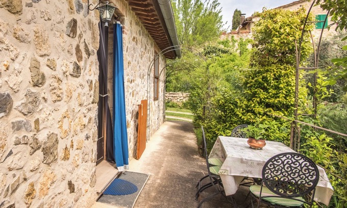 Colle di Val d'Elsa Apartment | Apartment 'Appartamento Belvedere' with Private Garden, Wi-Fi and Air Conditioning