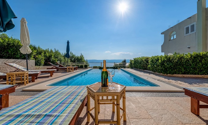 Lokva Rogoznica Apartment | Apartment A3 with Swimming Pool, Whirlpool and Sea View