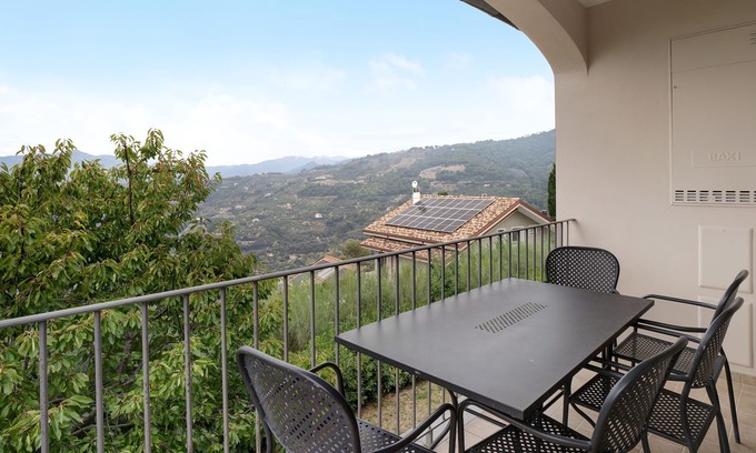 Vallebona Apartment | Apartment 'A4' with Sea View, Balcony and Wi-Fi