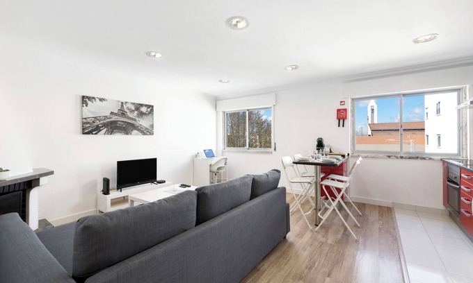 Cacem Apartment | Apartment 'Agualva Happy' with Wi-Fi