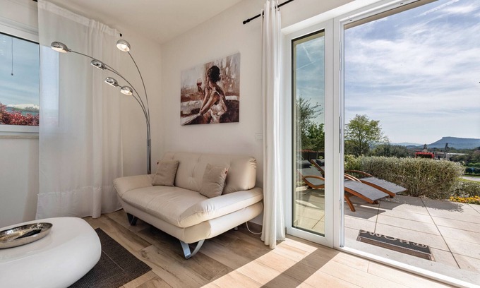 Marciaga Apartment | Apartment 'Ai Colli country view apartment ' with Private Terrace and Wi-Fi