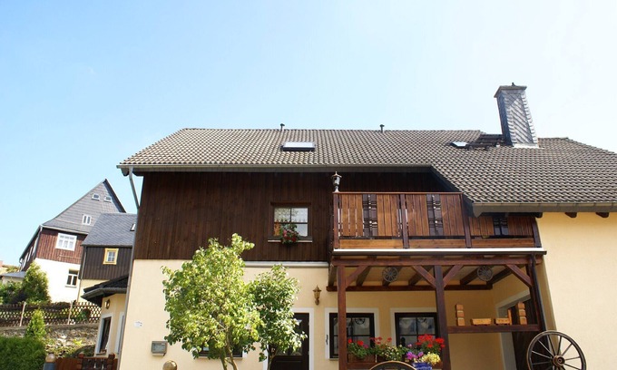 Lauenstein Apartment | Apartment 'Am Schloss Lauenstein' with Private Terrace, Balcony and Wi-Fi
