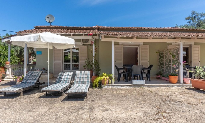 Agios Spyridon Corfu Apartment | Apartment 'Amalia Ena' with Mountain View, Wi-Fi and Air Conditioning
