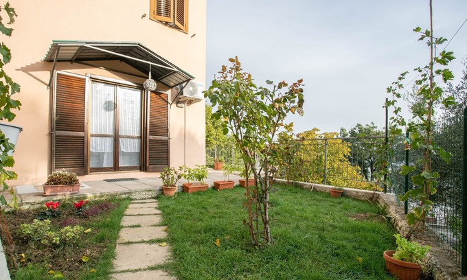 Sasso d'Ombrone Apartment | Apartment "Ambra" with Mountain View & Balcony