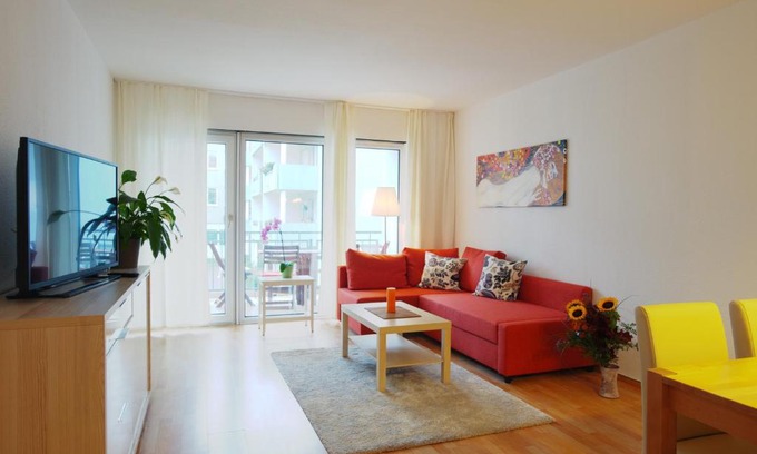 Zentrum-Sued Apartment | Apartment an der Uni mit Tiefgarage und Loggia