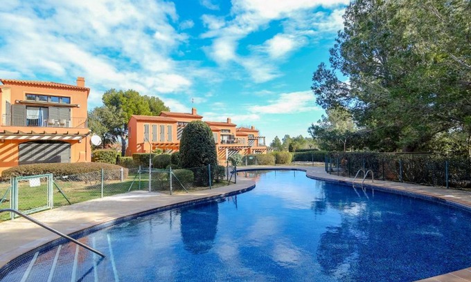 Bonmont Terres Noves Apartment | Apartment Apartamento Bonmont by Interhome
