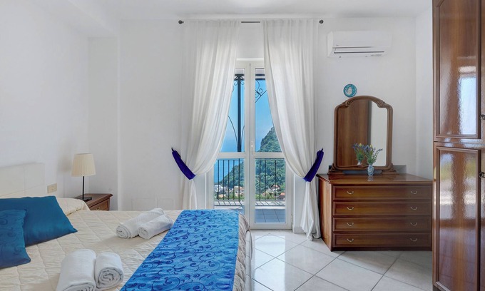 Nerano Apartment | Apartment 'Appartamento Positano' with Sea View, Wi-Fi and Air Conditioning