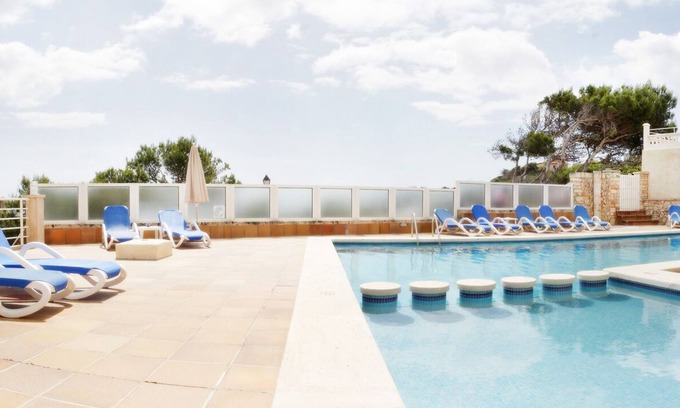 Cala Figuera Apartment | Apartment 'Apto Villa Sirena Vista Piscina' with Shared Pool, Wi-Fi and Air Conditioning
