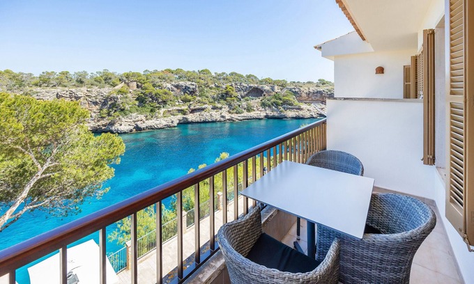 Cala Figuera Apartment | Apartment 'Apto Vistas Al Mar' with Sea View, Wi-Fi and Air Conditioning
