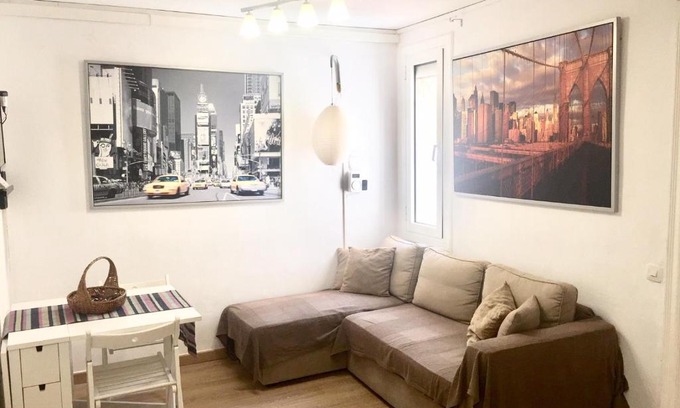 El Congres i els Indians Apartment | Apartment Aptucat