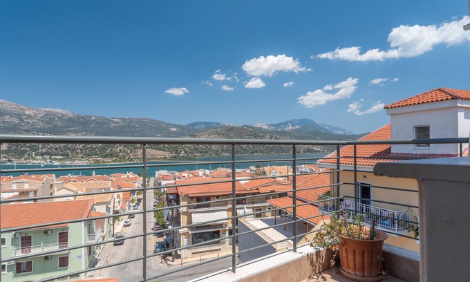 Kefalonia Apartment | Apartment 'Ardavani City 13' with Shared Terrace, Wi-Fi and Air Conditioning