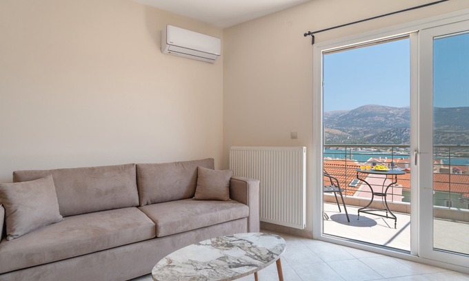 Argostoli Town Apartment | Apartment 'Ardavani City 10' with Sea View, Wi-Fi and Air Conditioning