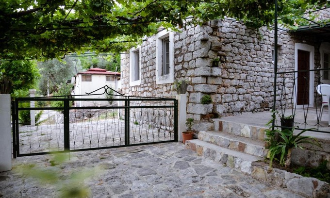 Mrcevac Apartment | Apartment Arija
