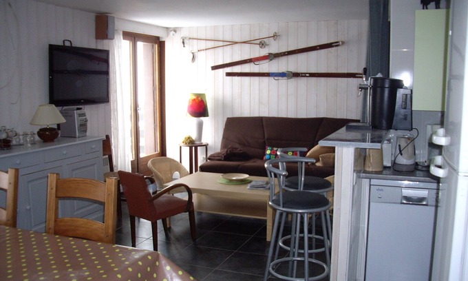 Gouaux-de-Larboust Apartment | APARTMENT AT THE FOOT OF THE SLOPES 8 PEOPLE