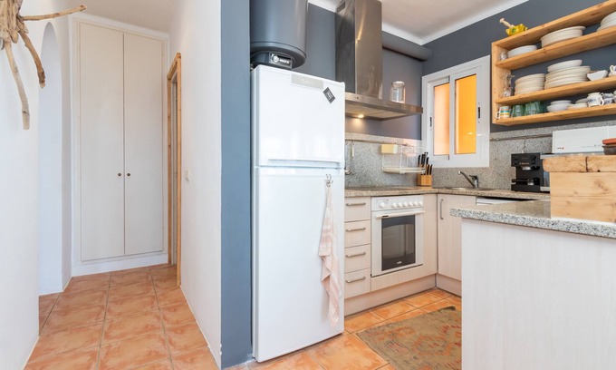 Els Griells Apartment | Apartment "Àtic Brisa Mar" with Sea View, Private Terrace & Wi-Fi