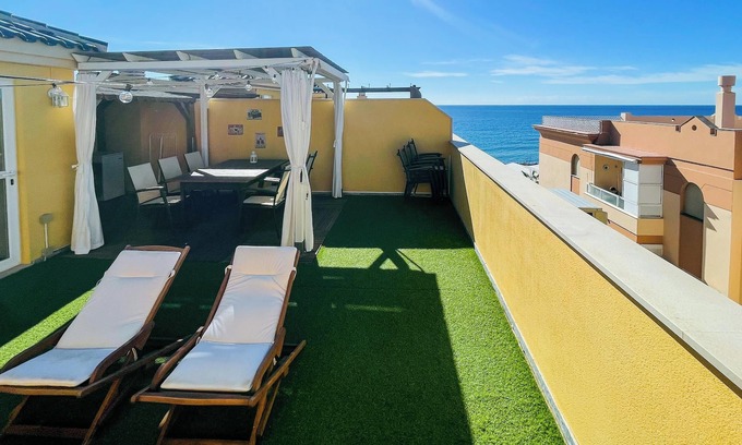 El Morche Apartment | Apartment "Atico Leonardo" with Sea View, Shared Pool & Wi-Fi