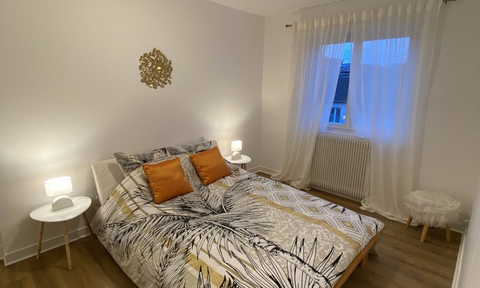 Angouleme Apartment | Apartment 'Au Sunrise T4' with Balcony and Wi-Fi