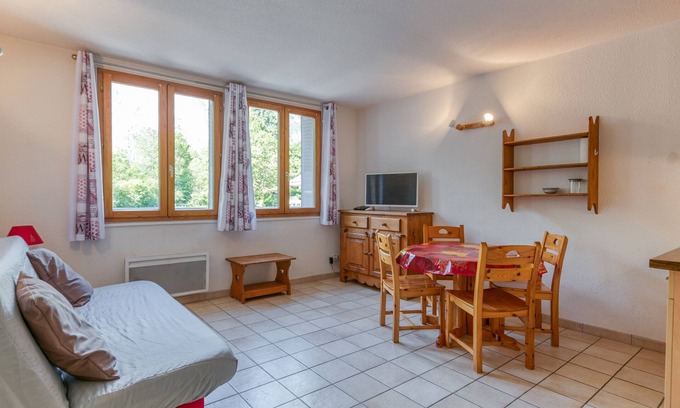 Le Bourg-d'Oisans Apartment | Apartment 'B4 Ecureuil' with Mountain View, Shared Garden and Wi-Fi