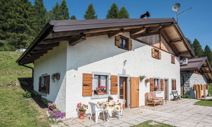 Sella Giudicarie Apartment | Apartment "Baita Località Cap" with Garden & Mountain View