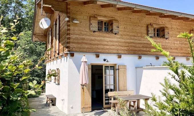 Aschau im Chiemgau Apartment | Apartment 'Bergliebe Sachrang' with Mountain View, Private Terrace and Wi-Fi