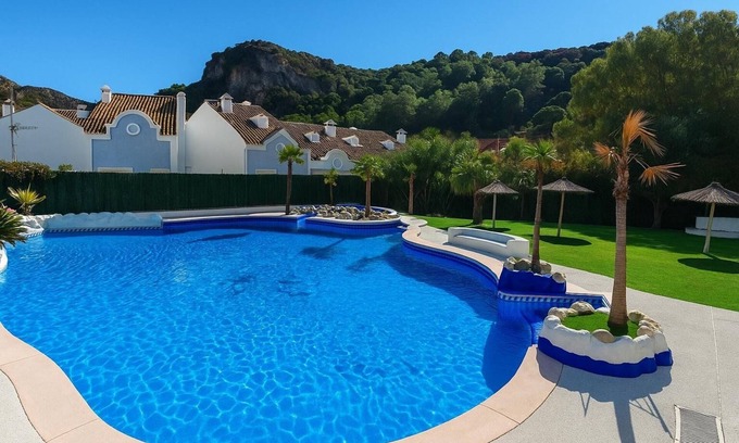 Benahavis Apartment | Apartment 'Benahavis 1 Bed' with Mountain View, Wi-Fi and Air Conditioning