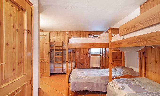 Gressan Apartment | Apartment 'Bilocale Primo Piano Leissè' with Shared Terrace, Shared Garden and Wi-Fi