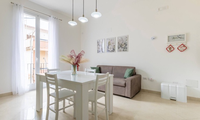 Acate Apartment | Apartment 'Biscari' with Balcony, Wi-Fi and Air Conditioning