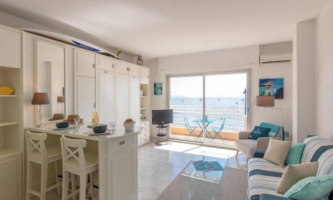 Toulon - Hyeres Apartment | Apartment Bona by Interhome