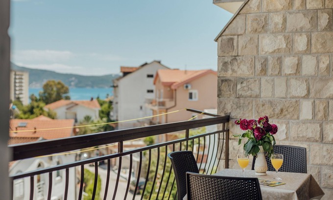 Igalo Apartment | Apartment Bonaca triple room with sea view