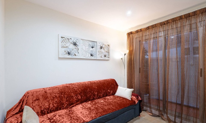 El Coll Apartment | Apartment "Bonito Piso Cerca de Park Guell" with Wi-Fi & A/C