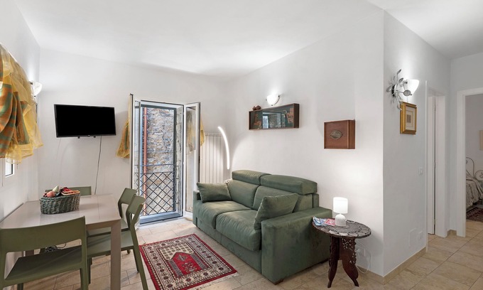 Cipressa Apartment | Apartment 'Bosco' with Wi-Fi