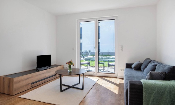Greifswald Apartment | Apartment 'Botanical Garden' with Shared Terrace, Shared Garden and Wi-Fi